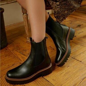NWOB Sam Edelman Laguna Chelsea Boots Waterproof